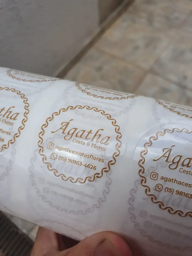 Adesivos em BOPP personalizados para empresa de cestas.
