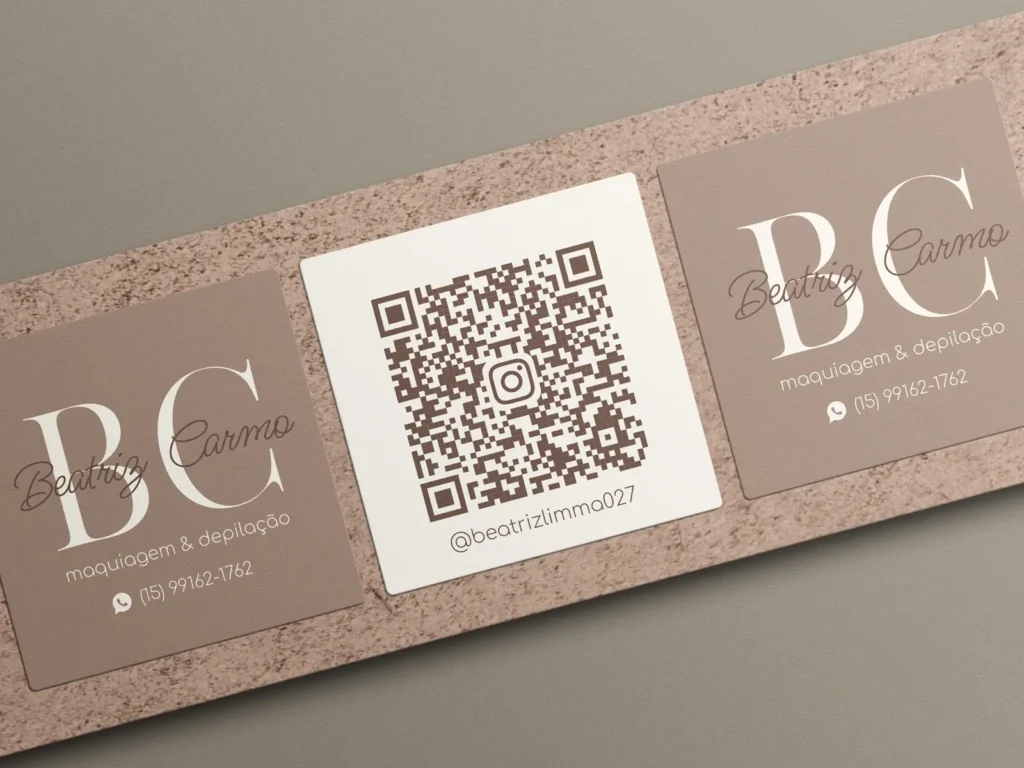 Cartão de visita com QR code.