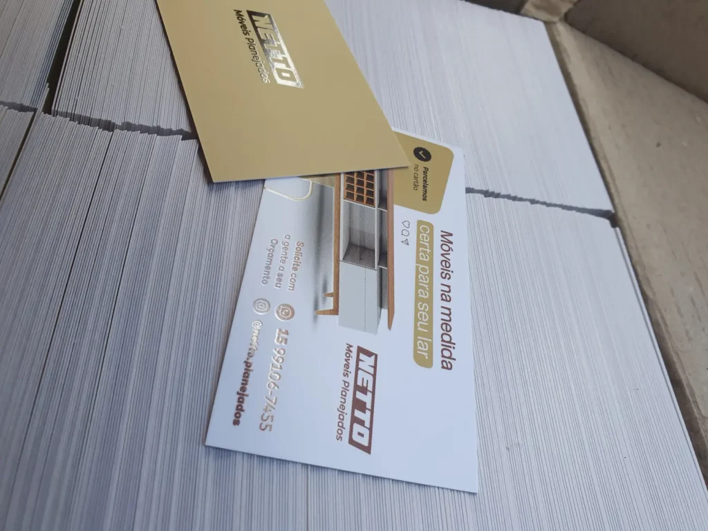 Cartão de visita personalizado para empresa de marcenaria.