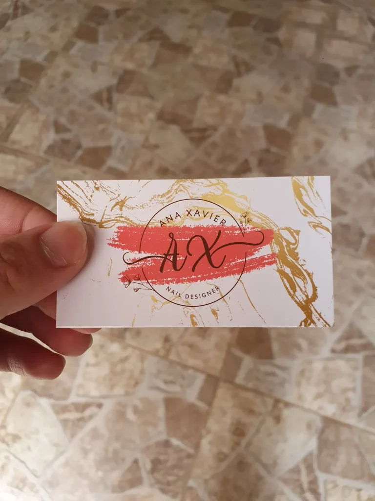 Cartão de visita personalizado para nail designer.
